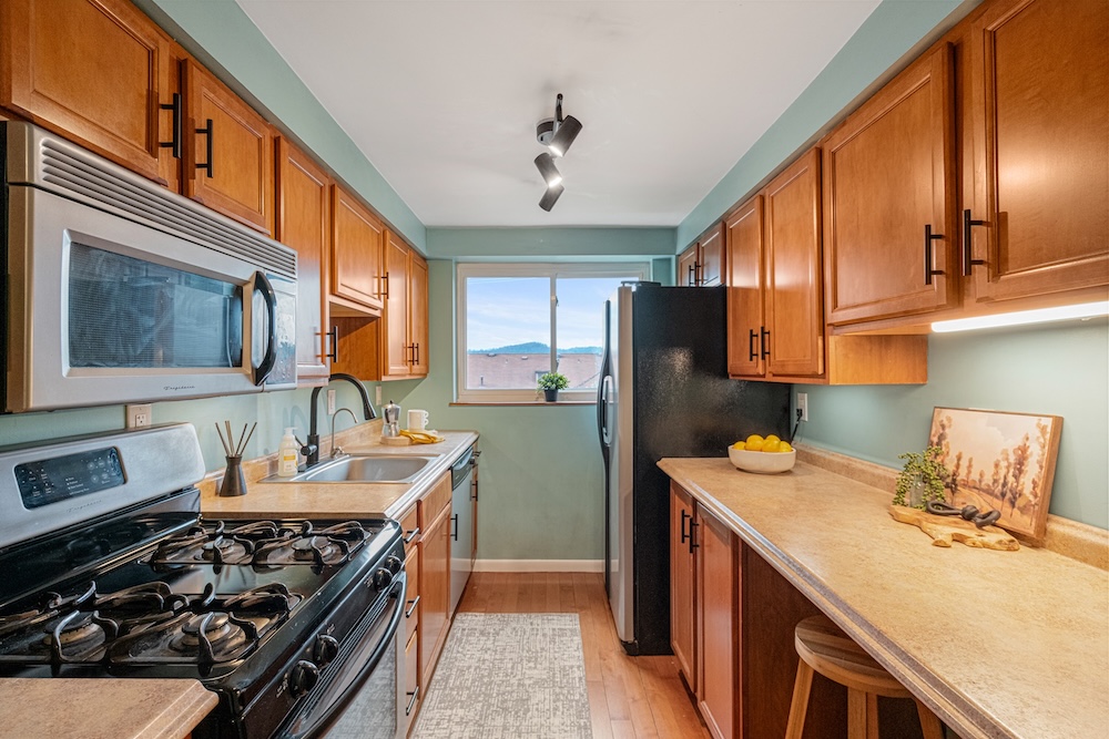 4613 Carlton Street 11