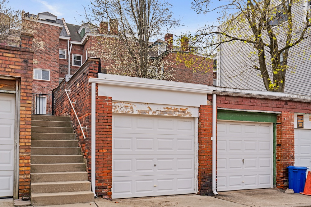 4613 Carlton Street 27